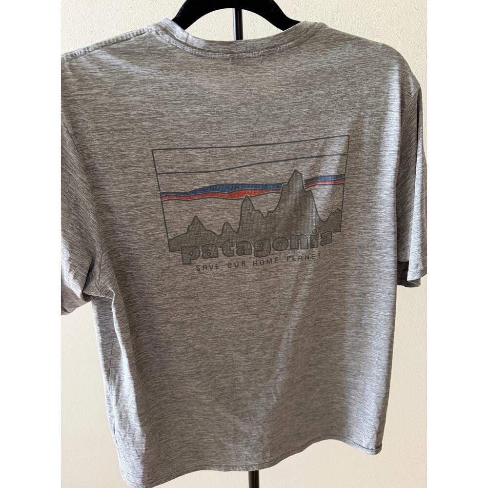 Patagonia Light Gray Short Sleeve Capilene Cool Daily Size Medium
